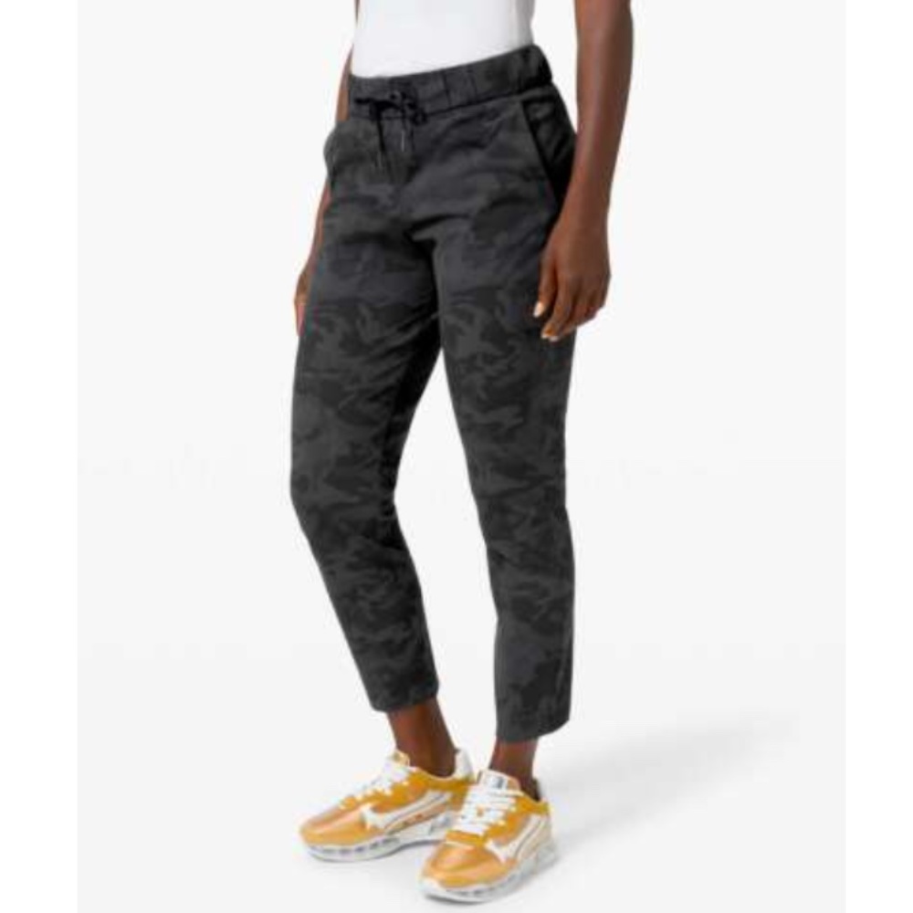 Lululemon On The Fly 7/8 Camo Pant 27"